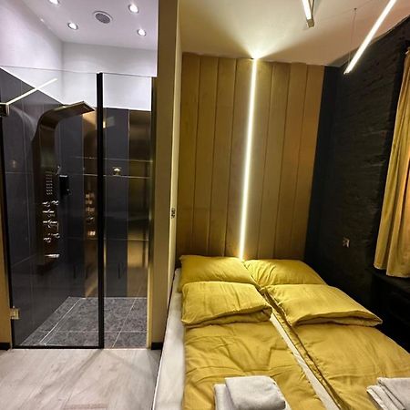 Darkhouse Versace Gold Лодзь Екстер'єр фото