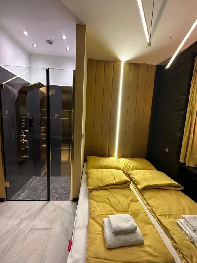 Darkhouse Versace Gold Лодзь Екстер'єр фото